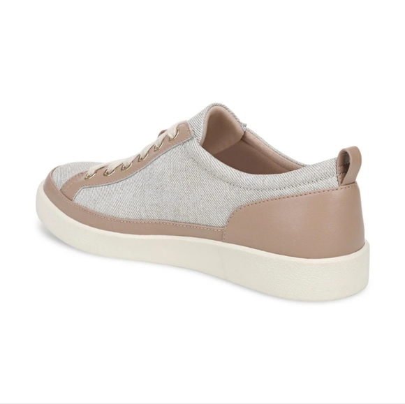 Vionic Winny Sneaker - Color: Natural Canvas - Picture 2 of 7